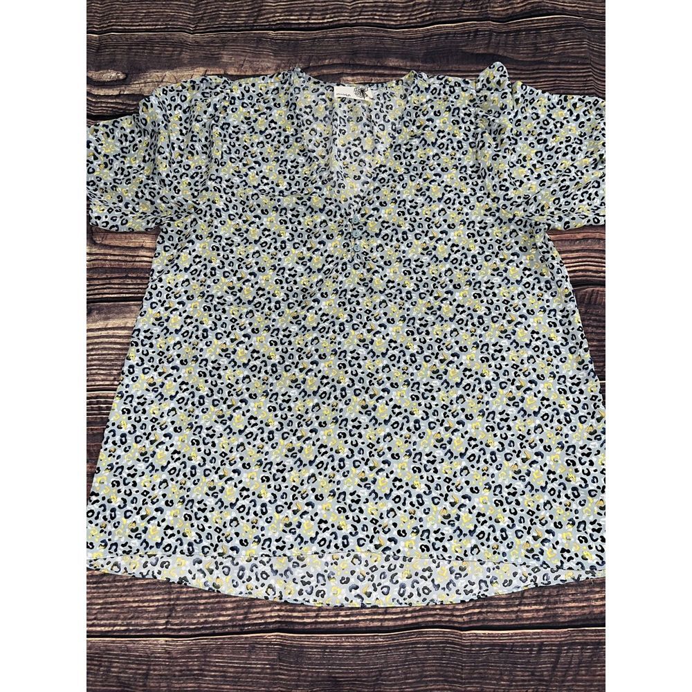 Everleigh Top Women Size Large Blue Cheetah Print V Neck Short Sleeve Casual